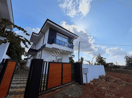 Odabaşında Ultra Lüks Havuzlu 4+1 Fırsat Villa