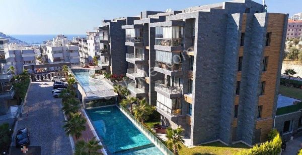 Kuşadası'nda Satılık Kapalı Havuzlu, Kapalı Otoparklı Deniz Manzaralı, Dubleks Daire