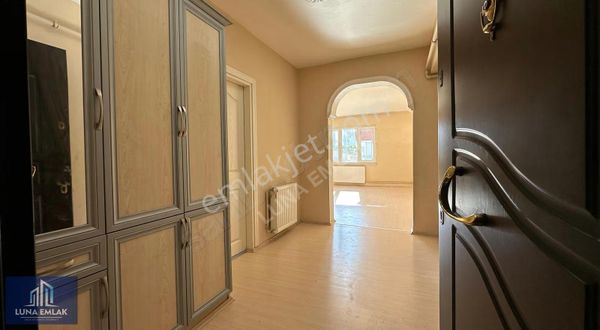 Luna'dan Merkezi Konumda Geniş 3+1 Kiralık Daire