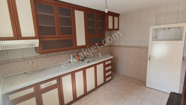 Baraj_yoluna_yakın_ibo_osmanda_müstakil_ev_2_katlı_2.kat_damın_kullanımı_mevcut