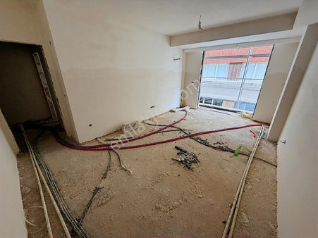 Yatırım'dan İdealtepe'de Minibüs Cad.üzerinde 2.kat Sıfır 1+1