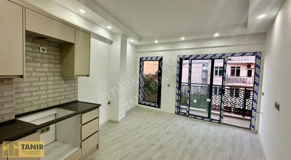 Kusadası Davutlar Merkez'de Sıfır Son Kat 2+1 Daire