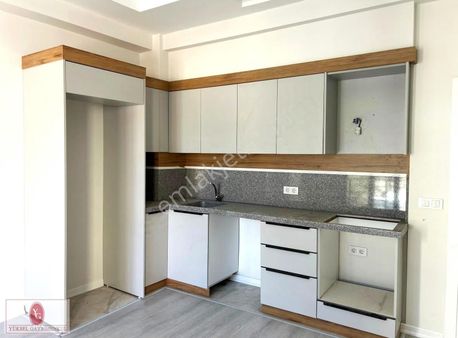 Yüksel'den Kadıköy Merkez'de Çift Cepheli Arakat Sıfır 2+1 Daire