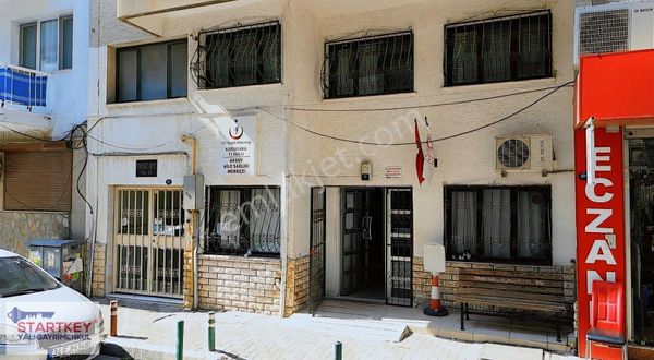 Karşıyaka Aksoy Kurumsal Kiracılı Satılık 7+1 Dubleks Daire