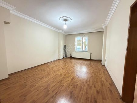 Taştepe'de 2+1 Satılık 2.kat 110 M2 Cadde Üzeri Kelepir Daire