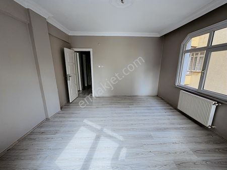 Kanarya'da Cadde Üzeri 2+1 Satılık 2.kat 85 M2 Daire