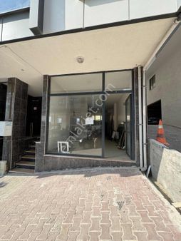 Yenidoğanda 55 M2 Caddeye Bakan Kiralık Dükkan