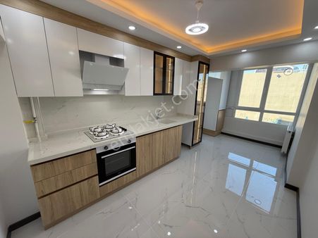 Anadolu'dan Topçu'da Cadde Üzerinde 3+1 120m2 Kombili Süper Lüks