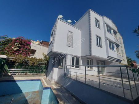 Çamlıkda Denize 1,5 Km Mesafede 5+1 Müstakil Havuzlu Tripleks