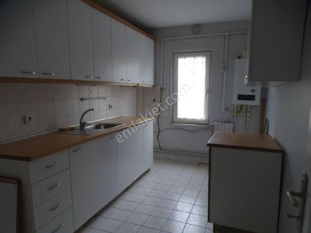 Sarıyer İstinye Boğaziçi Sitesinde Kiralık 3+1 Kombili