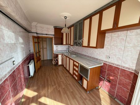 Anadolu'dan Selçuklu'da 3+1 130m2 Ön Cephe Kilerli Bol Güneşli Manzaralı