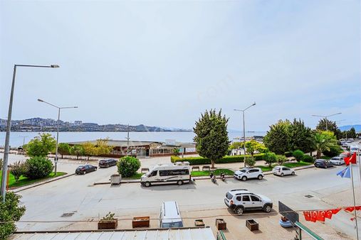 Deniz Manzaralı, Eşyalı 3+1 Kiralık Daire Taşınmaya Hazır!