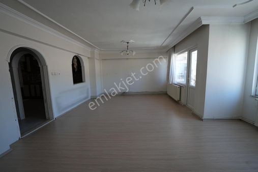 C21 Cius; İşkur Civ. Ara Kat 3+1 Doğalgazlı Satılık Daire