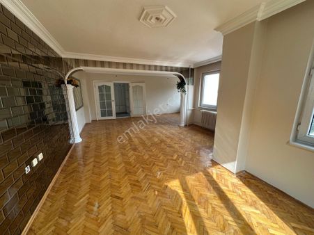 Maksem'de 2+1 Kombili Asansörlü Manzaralı Kiralık