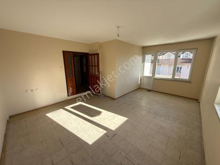 Emek Emlak'tan Mimar Sinan Mah.de Kiralık Arakat Asansörlü Daire