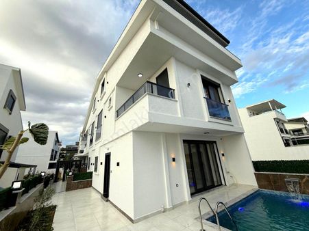 Didim Efeler Mahallesinde3+1 Havuzlu Villa