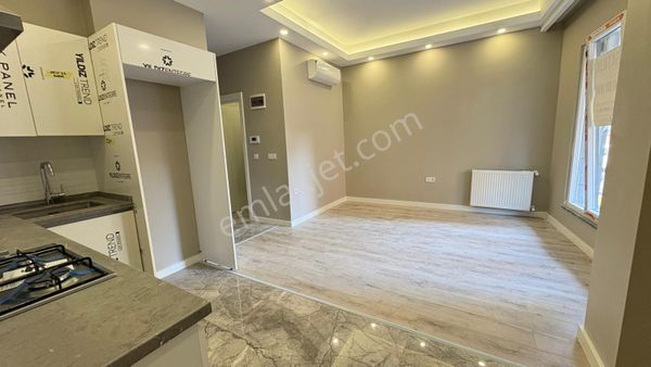 Yeşilova Mahallesi'nde Metrobüse Yakın 1+1 Kiralık Daire