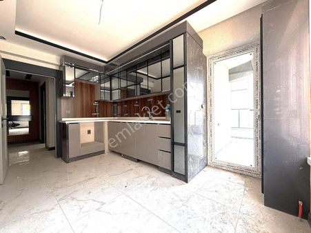 Bağlum Merkezde 2+1 Lüks Yapılı Ara Katta Satılık Daire