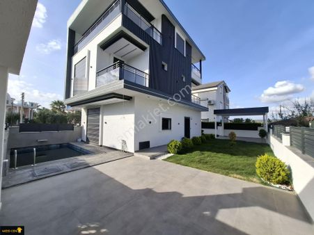 Didim Altınkum Plajına 1 Km, Ultra Lüks 5+1 Villa