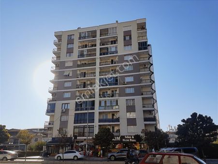 Buca Yenigün Mahallesinde Cadde Üzeri Geniş Satılık 3+1 Daire