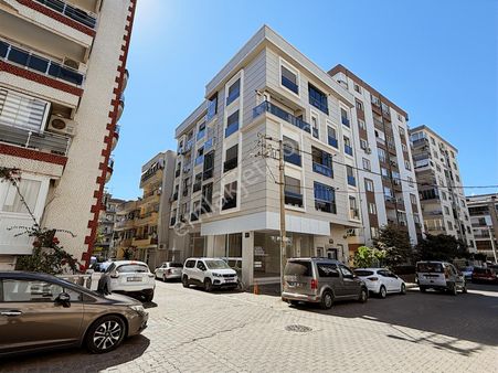 Karşıyaka Dedebaşında Genç Binada Satılık 3+1 Lüks Daire