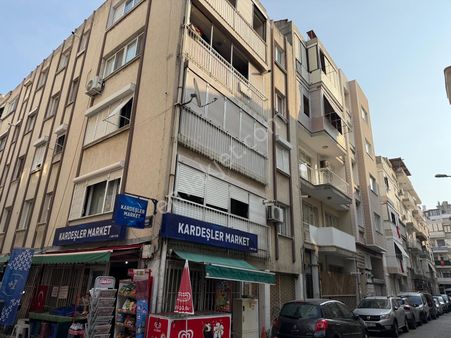 Karşıyaka Alaybeyde Sahile Yakın Satılık Tadilatlı 2+1 Daire