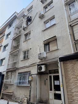 Bornova Küçükparkta Çok İyi Konumda Satılık 3+1 Daire