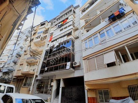 Karabağlar Vatan Mahallesi Deniz Manzaralı Tadilatlı Satılık 3+1