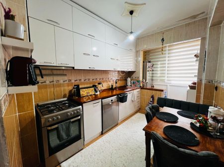 Çok Kullanışlı Arakatta Ayrı Mutfaklı 2+1 Daire