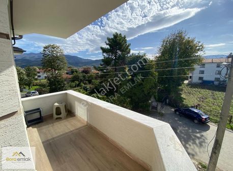 Bora Emlak'dan Yunus Emre Mahallesin'de Kiralık 1+1 Daire