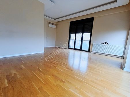 Turyap'tan Göztepe'de Minibüs Caddesi Üzerinde 5.kat Lüks 2+1