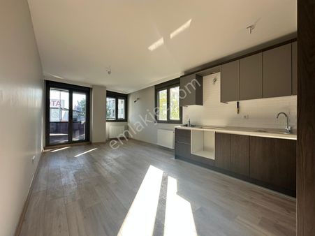 Yatırım'dan Küçükyalı'da Katta Balkonlu Sıfır Yapıda Geniş 2+1