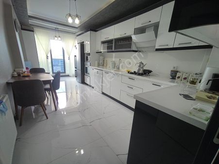 Kalecik Emlak'tan Hastane Yakını G.odalı E.banyolu Asansörlü 4+1