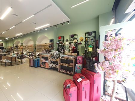 Mef Gyd'den Odunlukta Devren Satılık Faal Bijuteri Dükkanı !!!