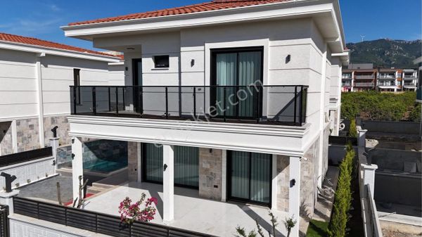Kuşadası Davutlar’da 3 + 1 Müstakil Özel Havuzlu Villa Satılık