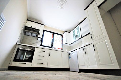 👉aygül'den Kadıköy'de Ön Cephe Ara Kat Ayrı Mutfak Ebeveyn Banyolu Çift Balkonlu 3+1 Satılık Daire