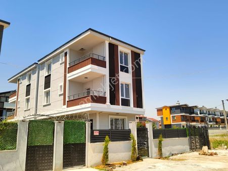 Kartallar'dan Deniz Manzr. Bahçeli Her Odası Banyolu Ferah Villa