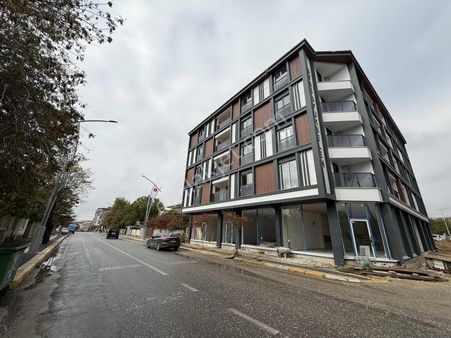 Mrt Gayrımenkul'den Cadde Üzerinde Satılık 2+1 Daire