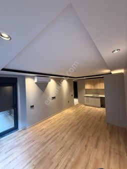 Sıfır Yerden Isıtmalı Katta Çok Geniş Lüks Site İçinde Geniş 1+1 Satılık Daire