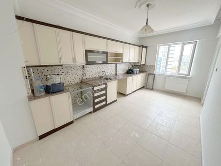 Karataş'da Arakat Muhteşem Genişlikte Kiralık 3+1 Daire Fırsatı