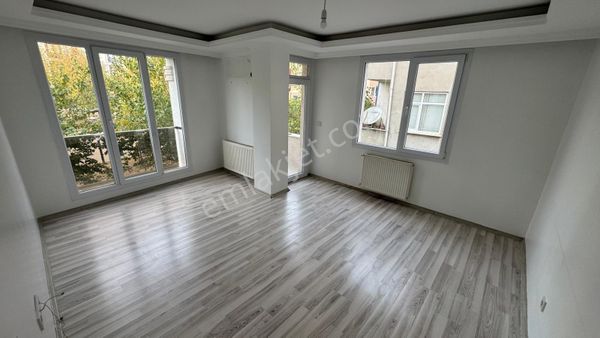 Çiğdem Emlak,dan Bahçeli Evler Kocasinanda Kiralık 2+1 Daire
