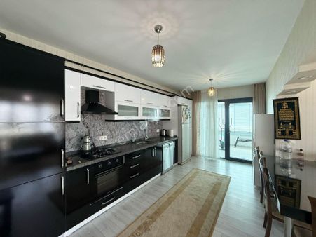 Pursaklar Mehmet Zengin Emlak'tan Teras Balkonlu Çift Banyolu 4.kat 4+1 Ultra Lüks Sitede Daire