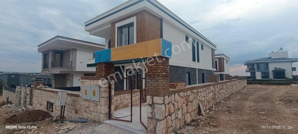 Hisar’da 4+1 Alt Katta Odası Bulunan Geniş Ferah Villa