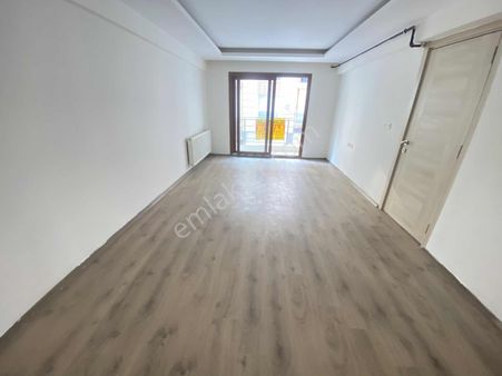 Emlak Center'tan 3+1 Kapalı Mutfak, Ara Kat Acilll Satılık Daire