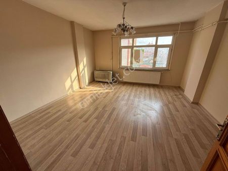 Mimar Emlak'tan Tek Daire Üzeri Güney Cephe 2+1 / 120m2 Arakat!