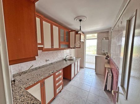 Aydoğdu Sitesinde Ara Katta Manzaralı Asansörlü 3+1 Kiralık Daire