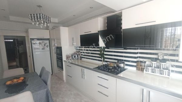 Kolejtepe Mahlesinde Bakımlı Masrafsız Göbek Kat 3+1 Temiz Daire