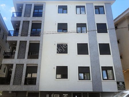 Adatepe Sahile Marmaray Durağına Yakın Yeni Bina 1+1