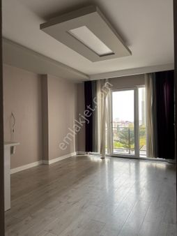 Cumhuriyet Mahallesinde Site İçi Metrobüse Yakın Kıralık 1,5+1