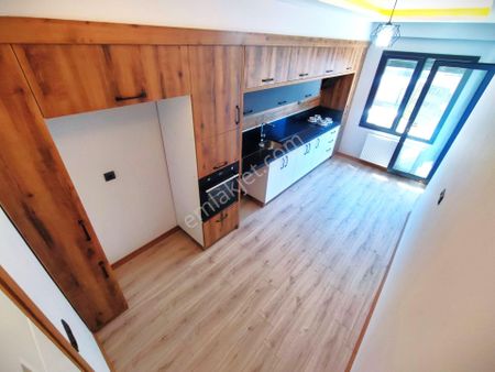 Akçay'da Aygülden Sıfır Ön Cephe Ayrı Mutfak Ebeveyn Banyolu Geniş Cam Balkonlu 2+1 Satılık Daireler